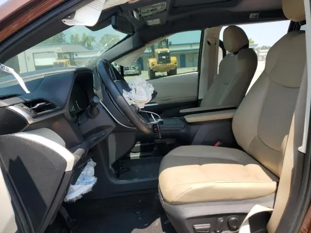 2021 TOYOTA SIENNA XLE  
