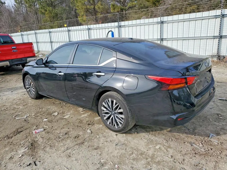 2024 NISSAN ALTIMA SV  