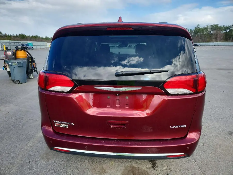 2017 CHRYSLER PACIFICA LIMITED  