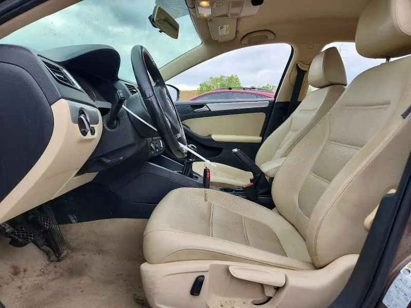 2013 VOLKSWAGEN JETTA SE  