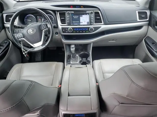 2018 TOYOTA HIGHLANDER SE  