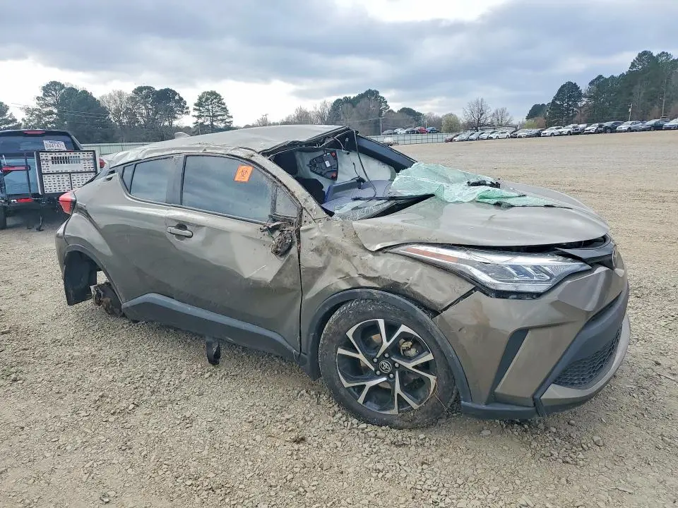 2021 TOYOTA C-HR XLE  