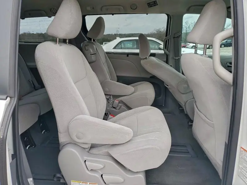 2020 TOYOTA SIENNA LE  