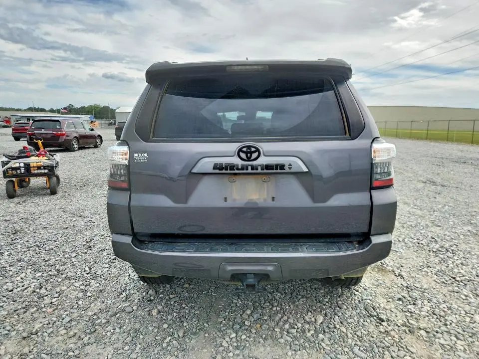 2022 TOYOTA 4RUNNER SR5  