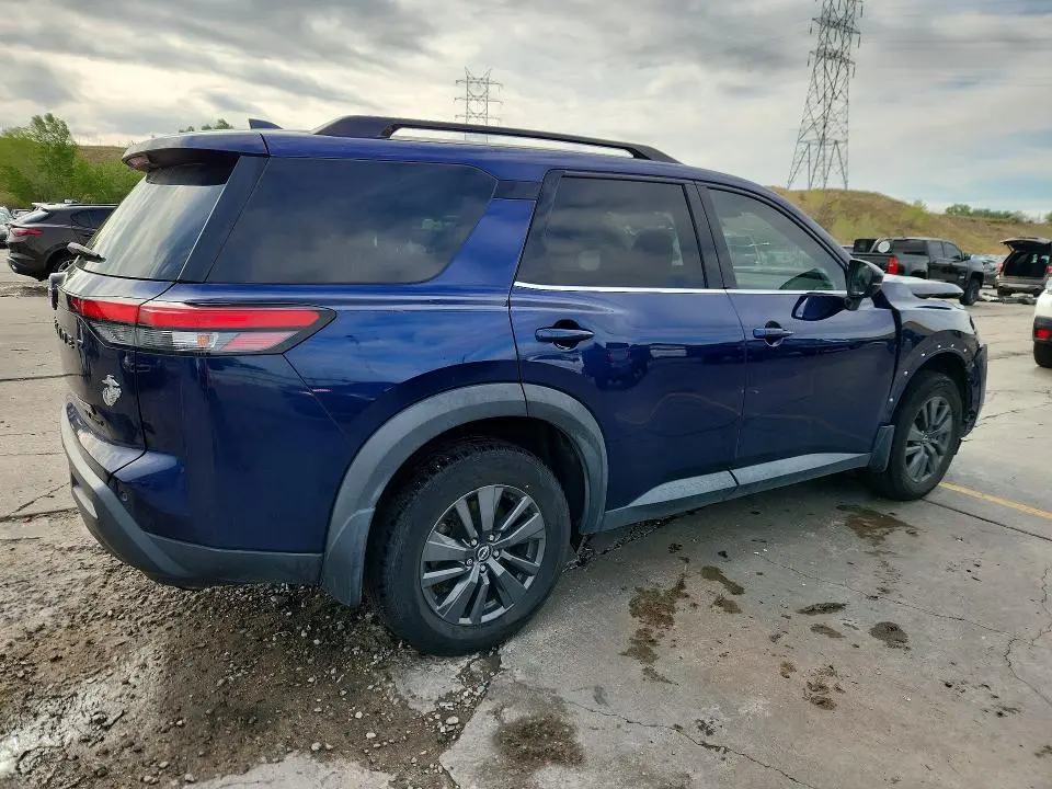2022 NISSAN PATHFINDER SV  