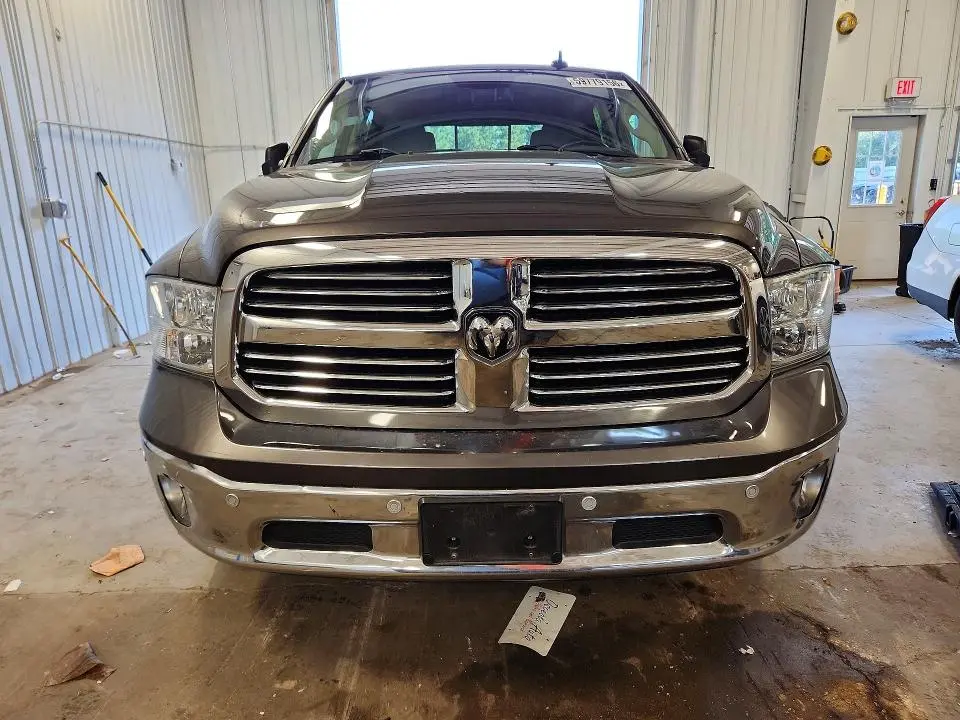 2016 RAM 1500 SLT  