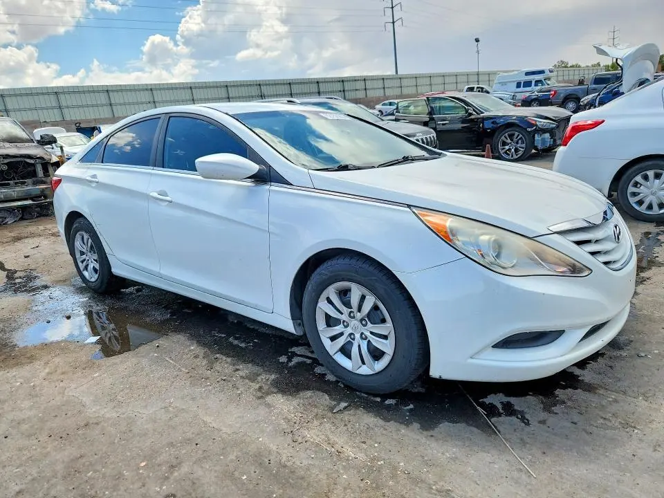 2013 HYUNDAI SONATA GLS  