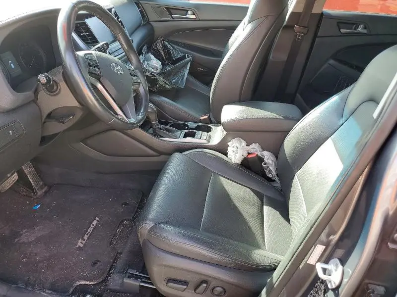 2017 HYUNDAI TUCSON SE PLUS  