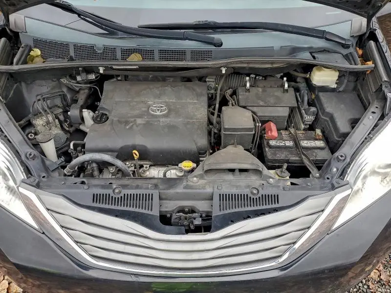 2014 TOYOTA SIENNA XLE  