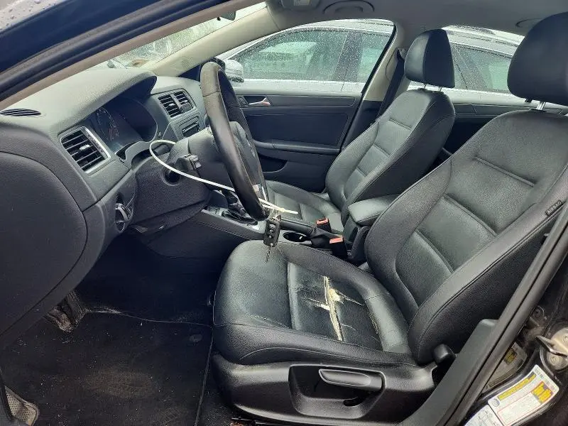 2011 VOLKSWAGEN JETTA SE  