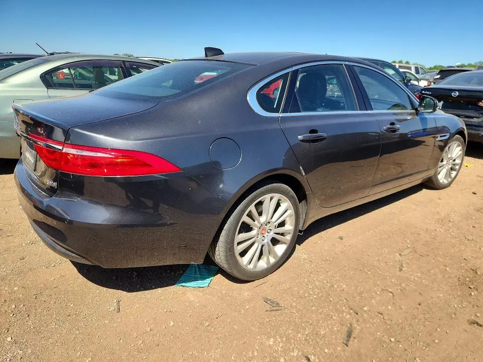2017 JAGUAR XF PRESTIGE  