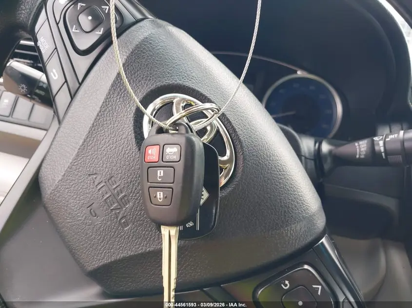 2016 TOYOTA CAMRY LE