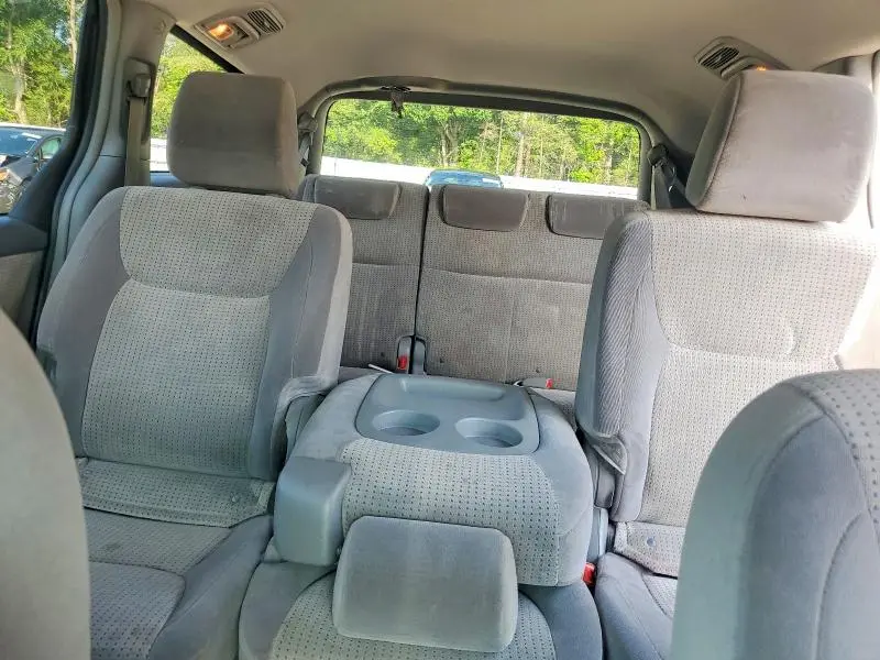 2010 TOYOTA SIENNA LE 8-PASSENGER  