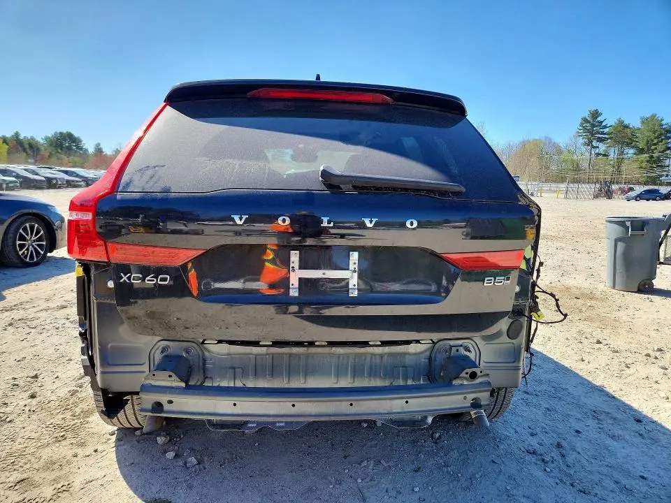 2022 VOLVO XC60 B5 MOMENTUM  
