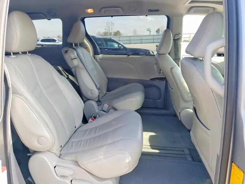 2013 TOYOTA SIENNA XLE 8-PASSENGER  