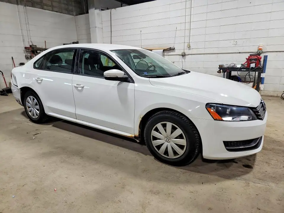 2013 VOLKSWAGEN PASSAT S  