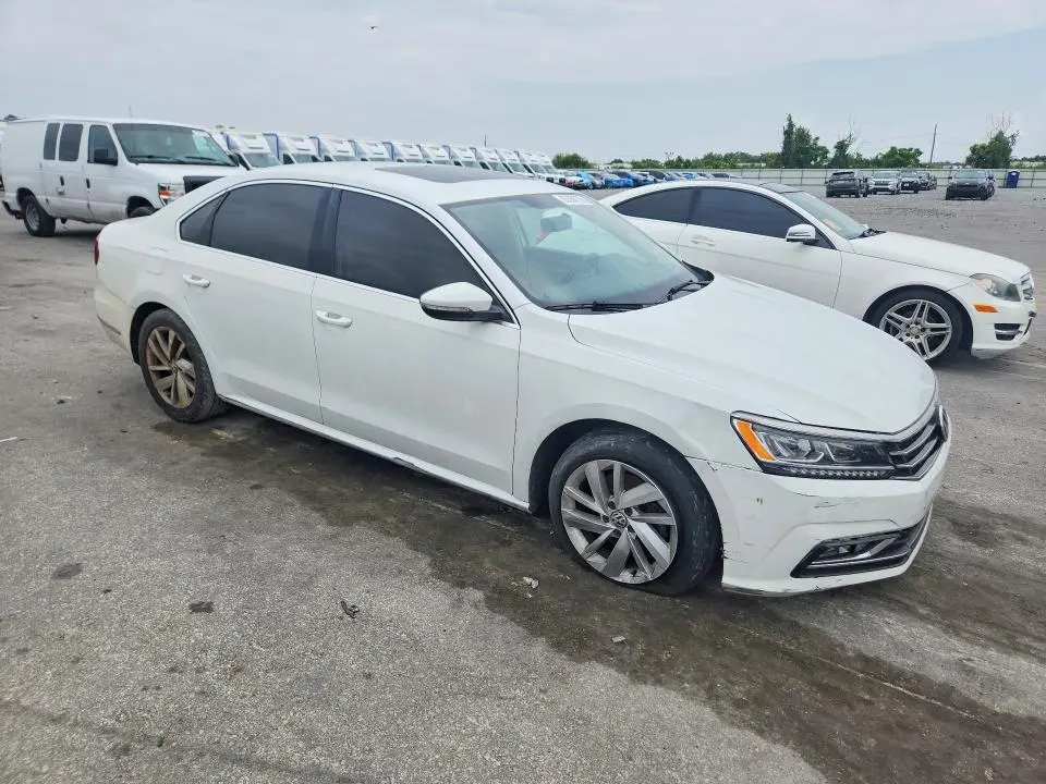 2018 VOLKSWAGEN PASSAT SE  