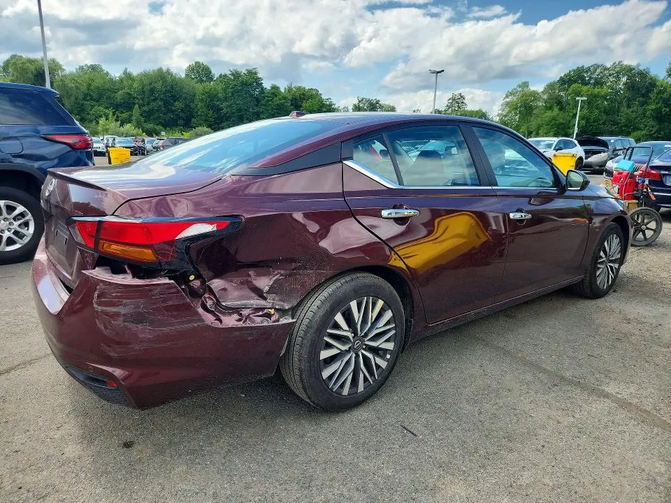 2025 NISSAN ALTIMA SV  