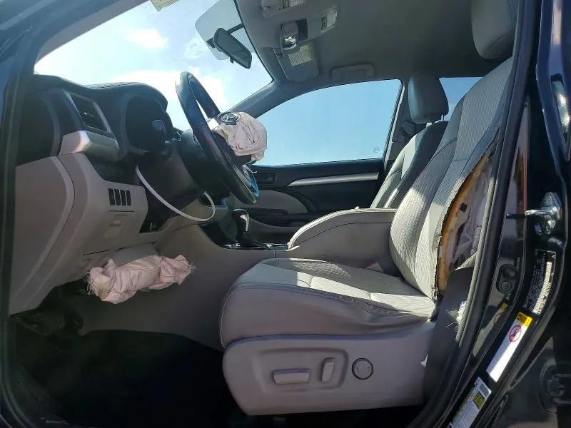2015 TOYOTA HIGHLANDER LE PLUS  