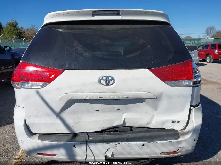 2011 TOYOTA SIENNA XLE V6