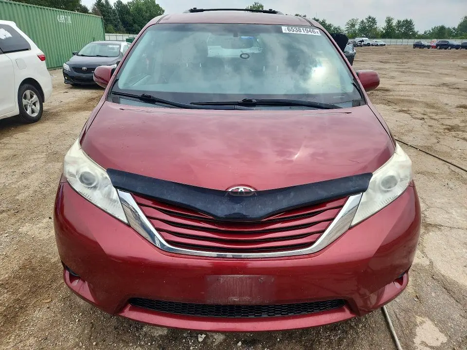2016 TOYOTA SIENNA LE  