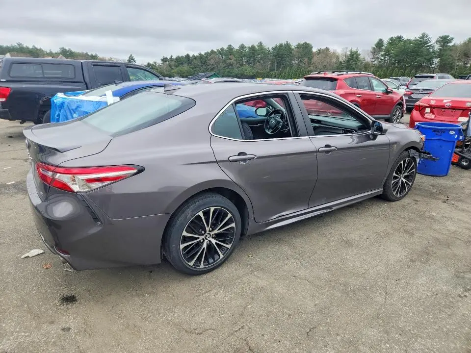 2019 TOYOTA CAMRY SE  
