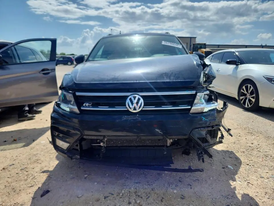 2021 VOLKSWAGEN TIGUAN SE  