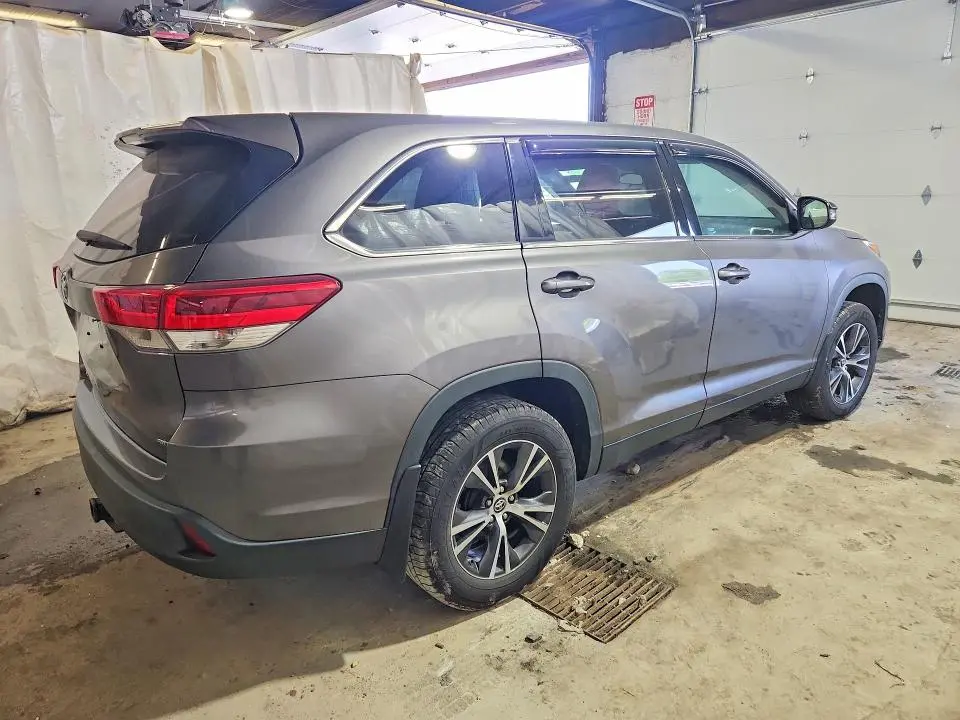 2019 TOYOTA HIGHLANDER LE  
