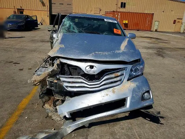 2011 TOYOTA CAMRY XLE  