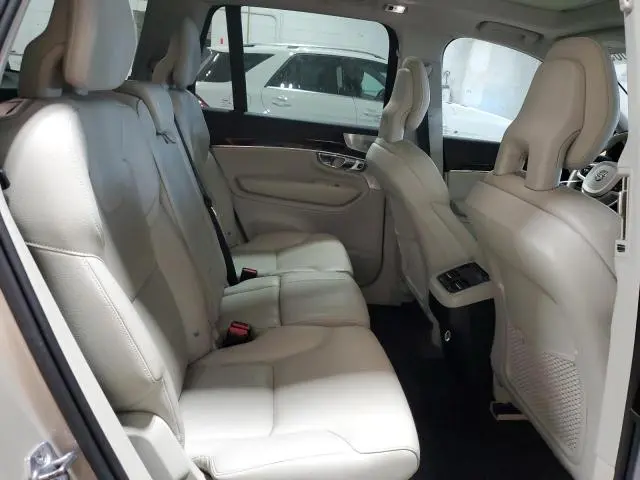 2016 VOLVO XC90 T6  
