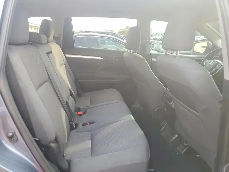 2019 TOYOTA HIGHLANDER LE  