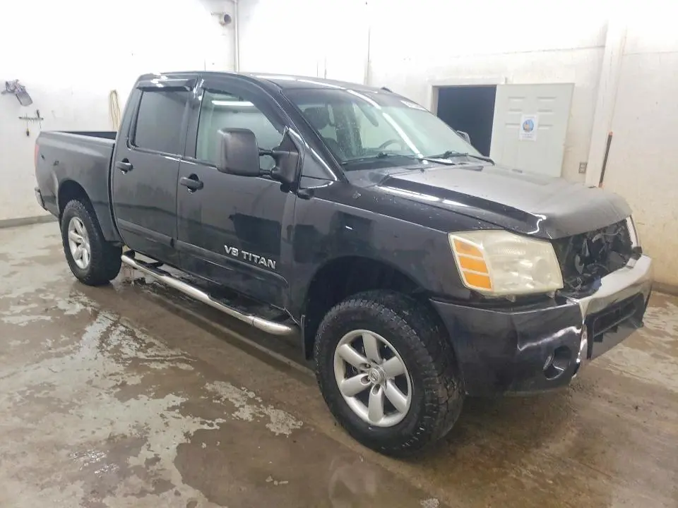 2014 NISSAN TITAN SV  