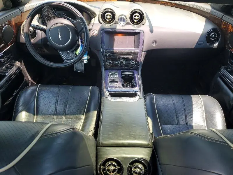 2011 JAGUAR XJ   