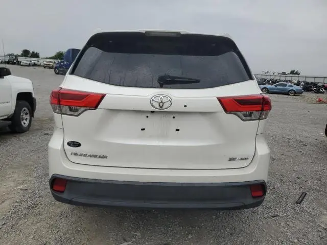 2017 TOYOTA HIGHLANDER SE  