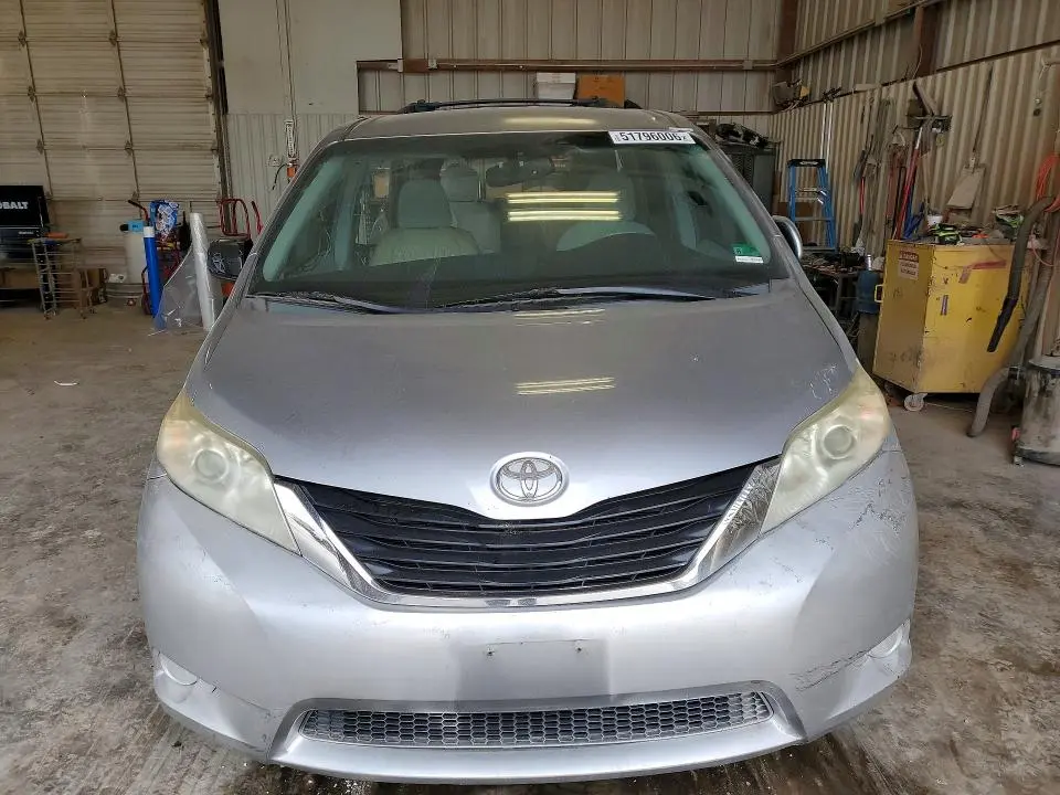 2011 TOYOTA SIENNA LE  