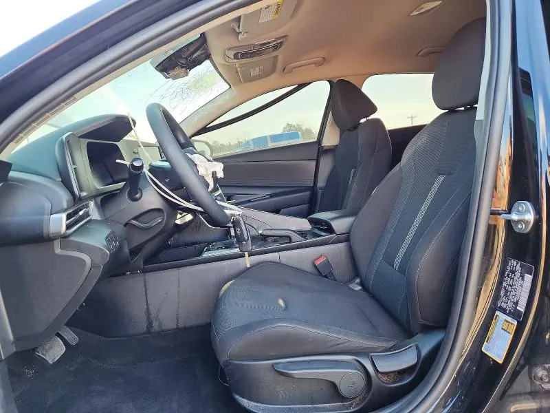 2024 HYUNDAI ELANTRA SE  