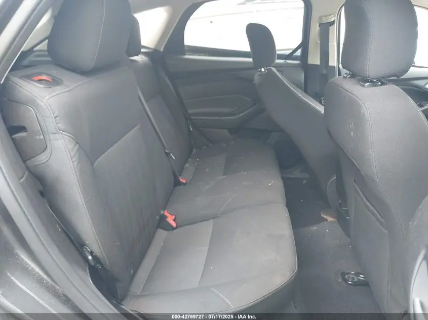 2015 FORD FOCUS SE
