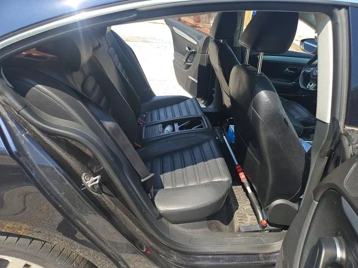 2011 VOLKSWAGEN PASSAT LUXURY  