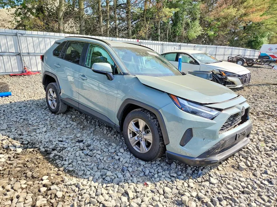 2022 TOYOTA RAV4 XLE  