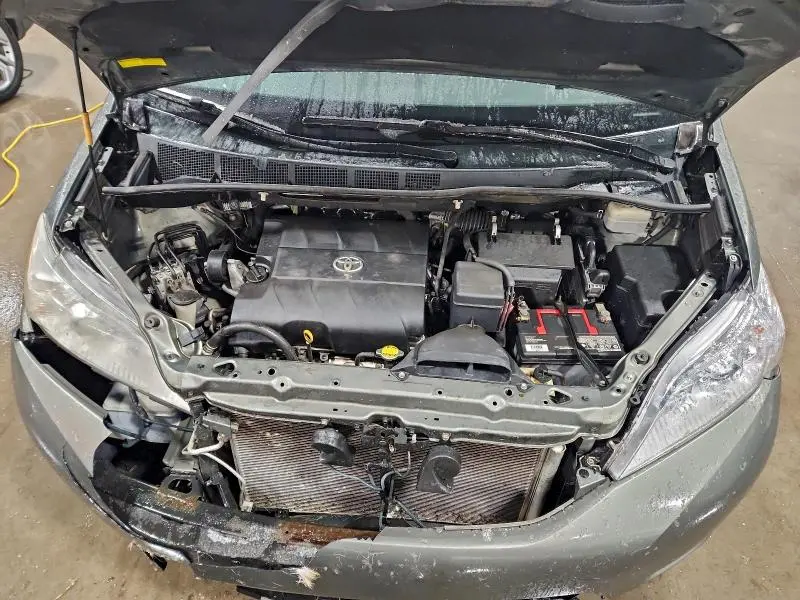 2012 TOYOTA SIENNA XLE 8-PASSENGER  