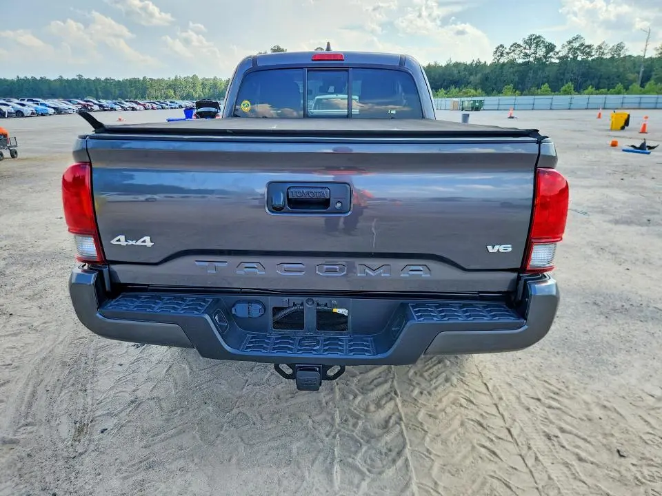2022 TOYOTA TACOMA SR5 V6  