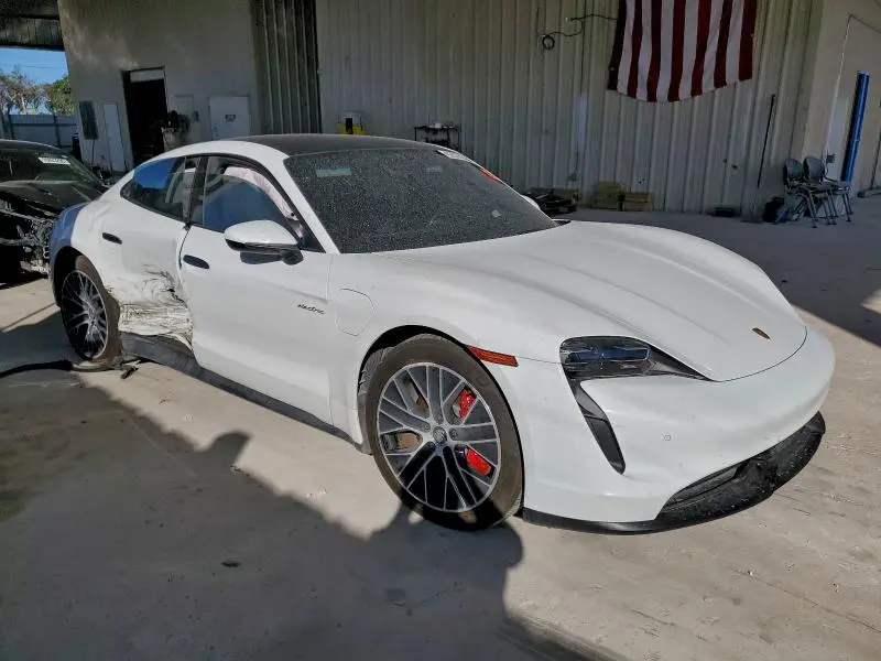 2022 PORSCHE TAYCAN   