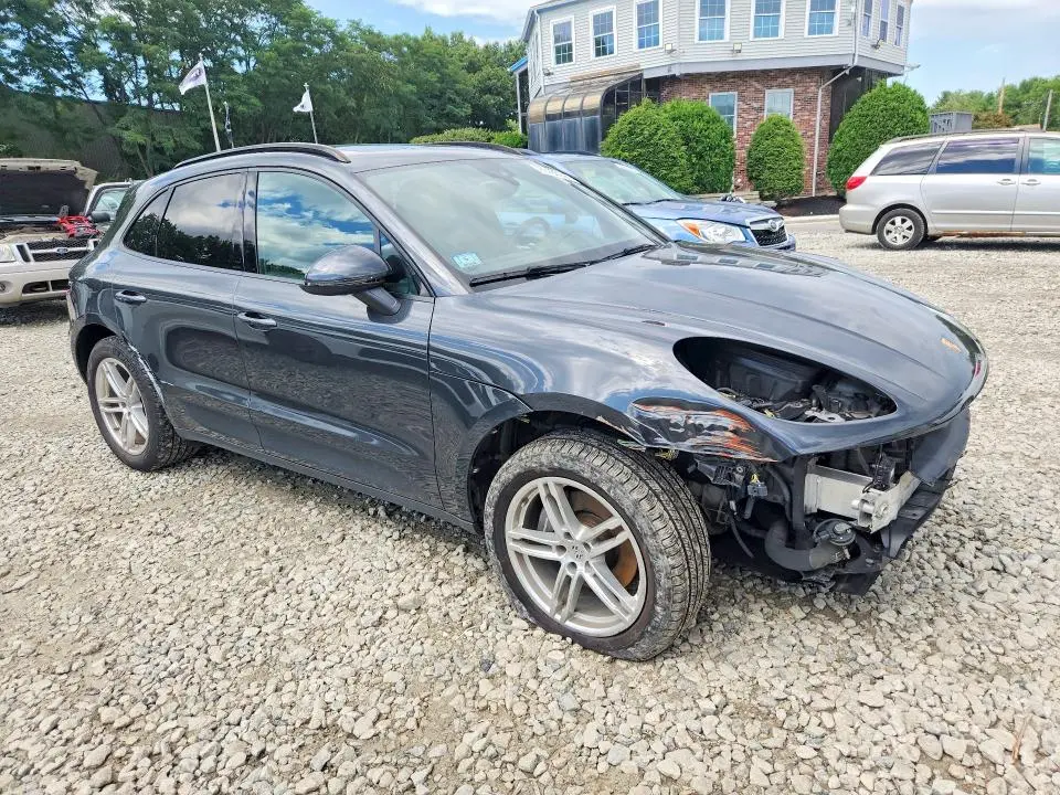 2017 PORSCHE MACAN   