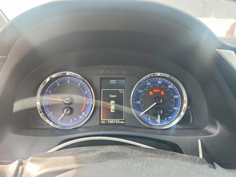 2017 TOYOTA COROLLA SE  
