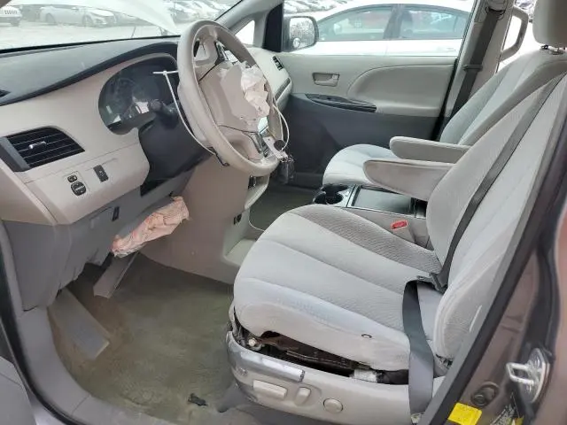 2011 TOYOTA SIENNA LE  