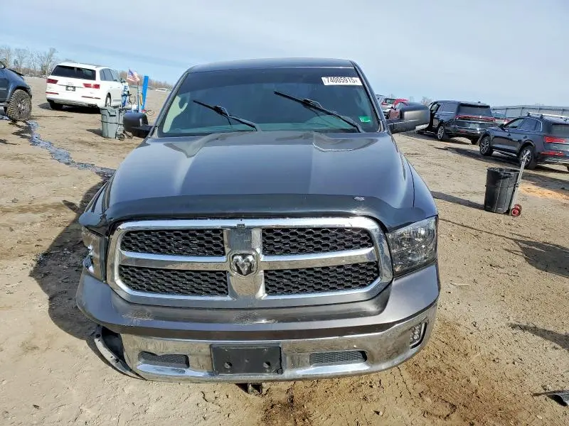 2016 RAM 1500 SLT  