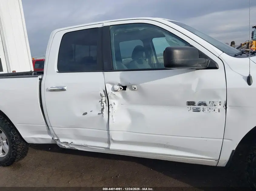 2017 RAM 1500 SLT  4X4 6'4 BOX