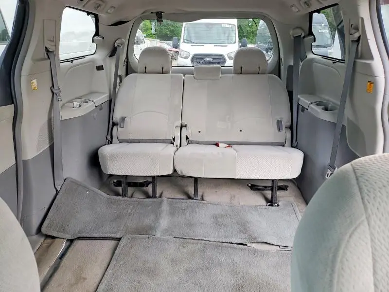 2013 TOYOTA SIENNA LE  