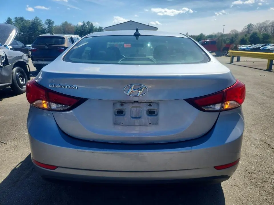 2015 HYUNDAI ELANTRA SE  