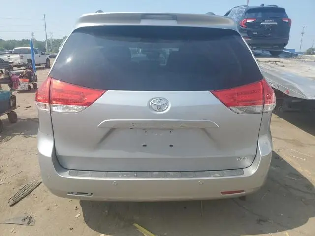 2014 TOYOTA SIENNA XLE